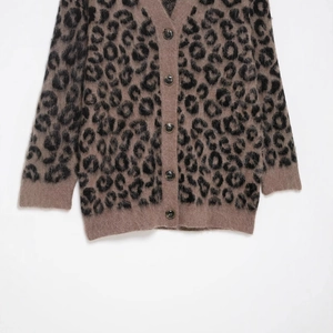 Gilet chic français à imprimé léopard avec col en V et texture en maille douce