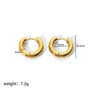 Détail des créoles plaquées or 18 carats avec 4mm d'épaisseur et 10mm de diamètre interne