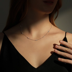 Elegant S925 sterling silver choker necklace with sparkling diamonds on female model