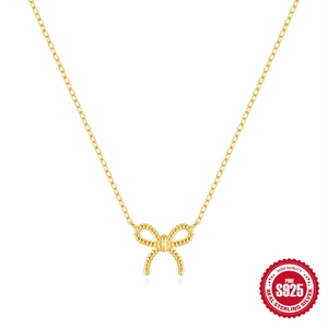 Collier élégant en argent sterling 925 doré avec un pendentif en forme de nœud délicat