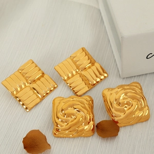 Vintage Französische Quadratische Ohrstecker Edelstahl Geometrisch Texturiert Rosenmuster Vergoldet Für Frauen
