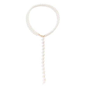 Minimalistische Perlenkette mit Goldverschluss und elegantem Quastenanhänger