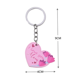 Detailed view of pink heart keychain with 'I love you Mom' print and 9cm height scale
