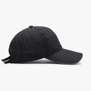 Cappellino da baseball nero traspirante ad asciugatura rapida con logo laterale