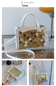 Dettaglio borsa a mano bianca in pelle PU con paillettes dorate lucide e tracolla regolabile