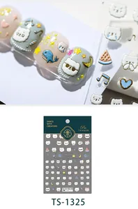Détails macro des autocollants à ongles 3D TS-1325 avec motifs d'ours musical et de baleine