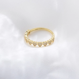Detailed close-up of S925 silver gold-plated ring with heart-shaped pave-set cubic zirconia