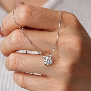 Classic S925 sterling silver moissanite necklace with round cut solitaire pendant for women