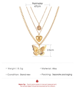 Detalles del collar dorado de 3 capas con colgantes de mariposa y corazón retro