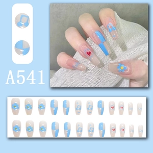 Blaue und beige Press-on-Nägel A541 mit Blumen- und Herzmustern in Sargform-Design