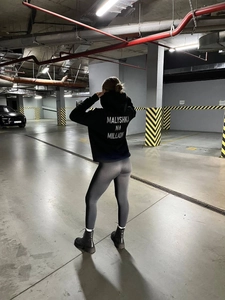 Sweat à capuche oversize noir avec imprimé lettres et legging gris style streetwear