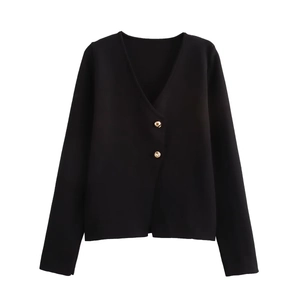 Minimalistischer schwarzer Strick-Cardigan für Damen mit V-Ausschnitt und Goldknöpfen