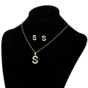 Élégant ensemble de bijoux lettre S dorés avec pendentif smile en strass et boucles