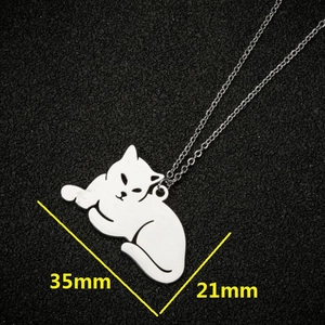 Collier avec pendentif chat en acier inoxydable poli, dimensions 35mm x 21mm, argenté