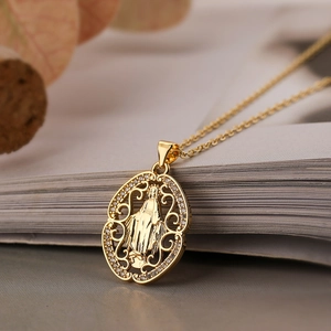 Collana in rame placcato oro 18K con ciondolo ovale della Vergine Maria e zirconi incastonati