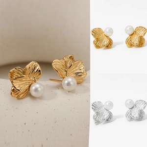 Flower Artificial Pearl Stud Earrings 316 Stainless Steel PVD Gold Plated Hypoallergenic Waterproof French Vintage Style