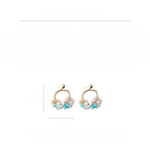 Detailed dimension guide for vintage pearl and crystal flower earrings showing size and weight