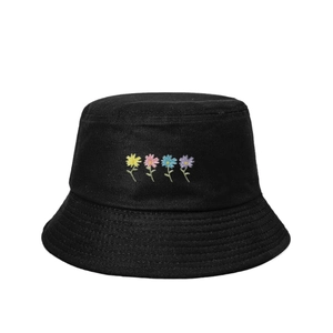 Chapeau bob noir pour femme avec broderie de quatre fleurs colorées et bord large chic