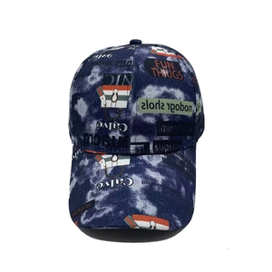 Gorra de béisbol azul marino con estampado de grafiti y patrones de estilo callejero