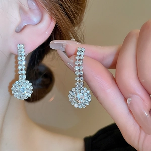 Elegant 2-piece silver bow tie earring and necklace set with sparkling cubic zirconia crystals