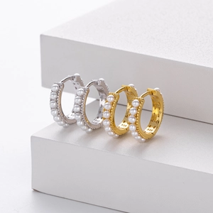 Elegant S925 sterling silver hoop earrings with white pearls in gold and silver