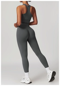 Détail du soutien-gorge de sport dos nageur et legging gainant à taille haute