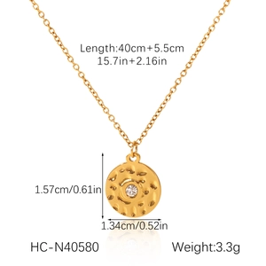 Detailed dimension guide of 18K gold star pendant necklace with hammered texture