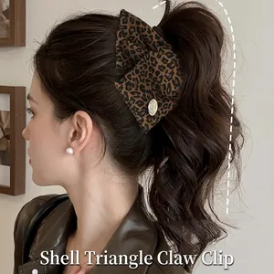 Pince À Cheveux Imprimé Léopard Tissu Acrylique Forme Triangulaire Antidérapante Maintien Solide Rétro Élégant Coiffure Femmes