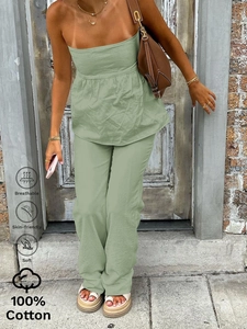 Ensemble bustier et pantalon en coton vert montrant un tissu respirant et doux
