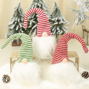 Lot de trois gnomes de Noël lumineux avec bonnets tricotés à rayures rouges et vertes