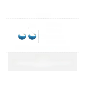 Detail view of blue C-shaped spotted earrings with dimensions 2cm by 1cm and 8.2g weight