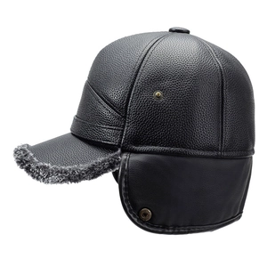 Winter men's black lychee pattern leather baseball hat with warm earflaps and grey fur