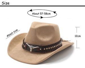 Detail der Maße vom khakifarbenen Wildleder-Cowboyhut mit verzierten Lederband aus Metall