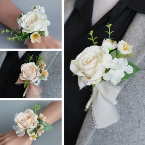 Ensemble de boutonnière et corsage de poignet de mariage avec roses blanches et champagne