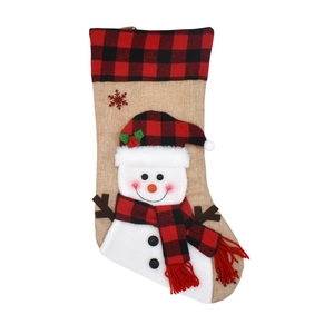 3D Schneemann Weihnachtsstrumpf mit rot-schwarz kariertem Rand und Jute-Textur auf Weiß