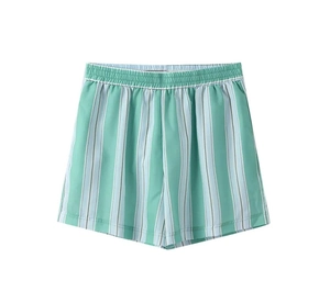 Détail du short à rayures verticales vert menthe avec ceinture élastique confortable