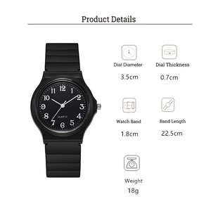 Detailed size chart showing 3.5cm dial diameter and slim 0.7cm thickness of quartz watch