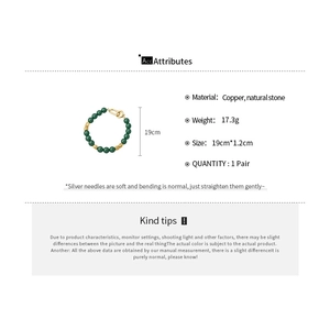 Especificaciones detalladas de la pulsera de piedras naturales con detalles dorados.