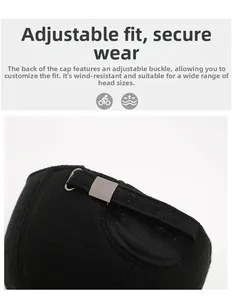Détail de la boucle métallique réglable sur une casquette de baseball noire d'hiver
