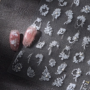 Autocollants à ongles en dentelle florale blanche avec perles gaufrées et pompons