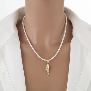 Elegant 18k gold-plated pearl necklace with a shimmering zircon wing-shaped pendant charm