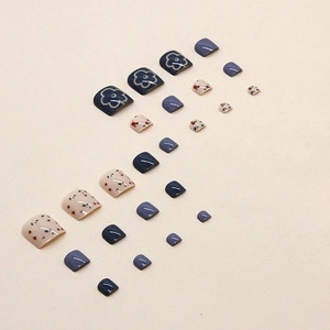 Blaue und beige Blumen-Aufklebe-Zehennägel-Set mit Terrazzo-Mustern für den Sommer