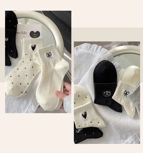Detailed embroidery of bear and heart patterns on soft cotton socks for women
