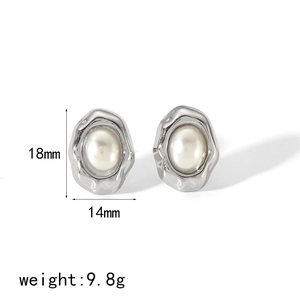 Détails des boucles d'oreilles en métal martelé argenté avec perle et dimensions de taille