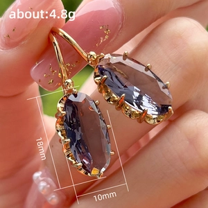 Pendientes vintage dorados con circonita ovalada púrpura y engaste de ocho garras
