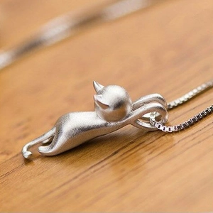 Cute matte silver cat pendant necklace for women with minimalist kitten stretching design