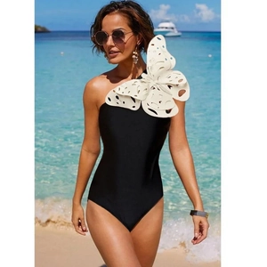 Maillot de bain une pièce noir à une épaule avec grand détail papillon 3D pour la plage
