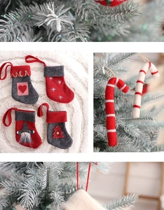 Détails des décorations de Noël en feutre de laine avec mini chaussettes et sucres