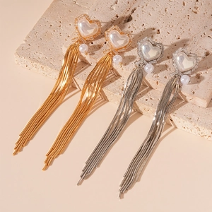 Elegant heart tassel earrings with pearls and zircon in gold and silver finish
