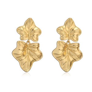 Elegant 18K gold-plated irregular maple leaf earrings with realistic vein texture